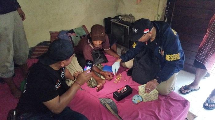 Polsek-Tembuku-Bangli-Bali-mengungkapkan-kasus-pencurian-emas.jpg