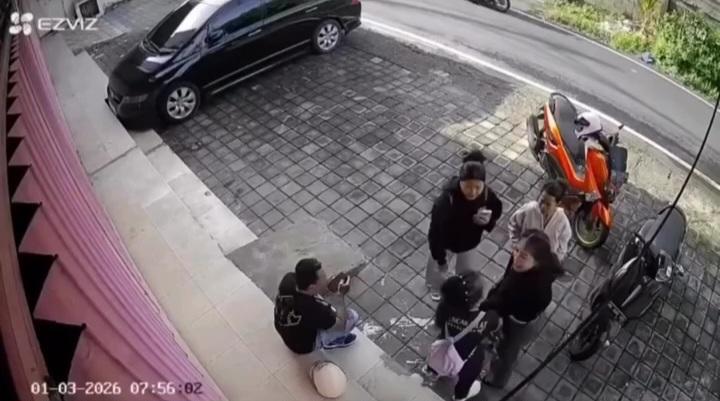Potongan-video-penganiayaan-di-depan-sebuah-ruko-Video-tersebut-viral-di-media-sosial.jpg