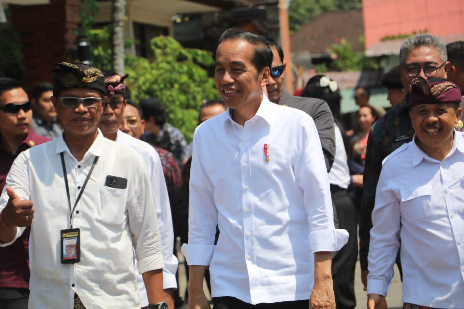 Presiden-Jokowi-di-SMKN-3-Sukawati.jpg