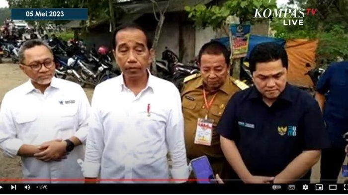 Presiden-Jokowi-saat-mengecek-jalan-rusak12.jpg