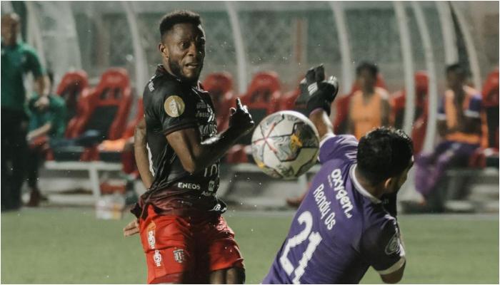 Privat-Mbarga-cetak-dua-gol-ke-gawang-Madura-United-dalam-kemenangan-1-3.jpg