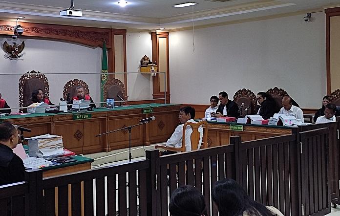 Prof-Antara-memberikan-keterangan-sebagai-saksi-untuk-tiga-terdakwa.jpg