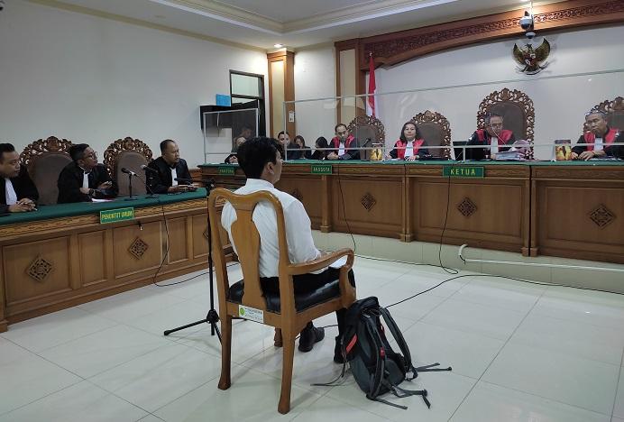 Prof-Antara-saat-menjalani-sidang-di-Pengadilan-Tipikor-Denpasar.jpg