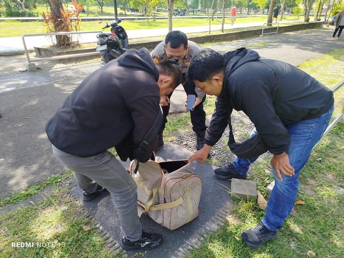 Geger Tas Misterius di Semak-Semak Bajra Sandhi Renon, Polisi Pastikan Isinya Bukan Benda Berbahaya - Tribun-bali.com