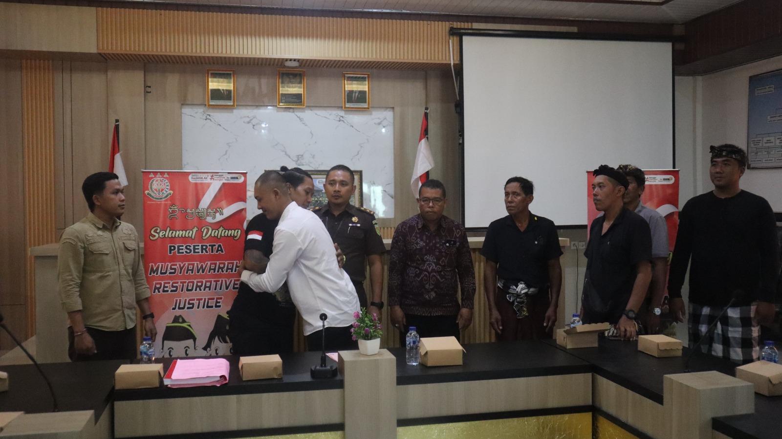 Proses-restorative-justice-terhadap-pelaku-curanmor-di-Desa-Selat-Senin-1111-2025-ist.jpg
