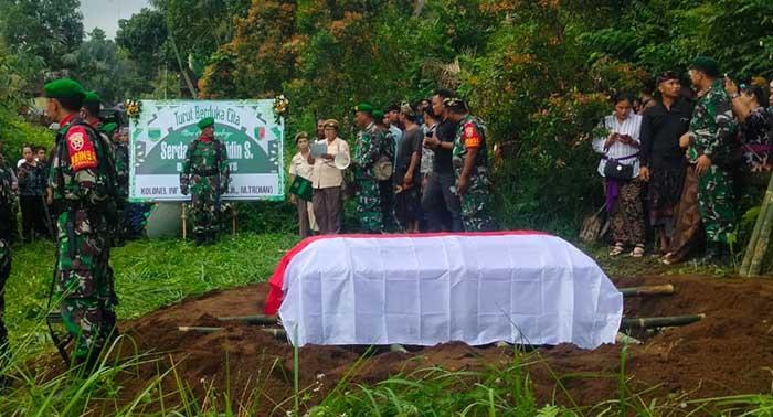 Prosesi-pemakaman-Serda-I-Gede-Didin-Saputra-yang-dilaporkan-meninggal-ketika-bertugas-di-Papua.jpg
