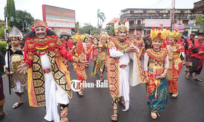 Megejeran! Puluhan Ribu Warga Antar PDIP Gianyar Daftarkan Caleg ke KPU Gianyar