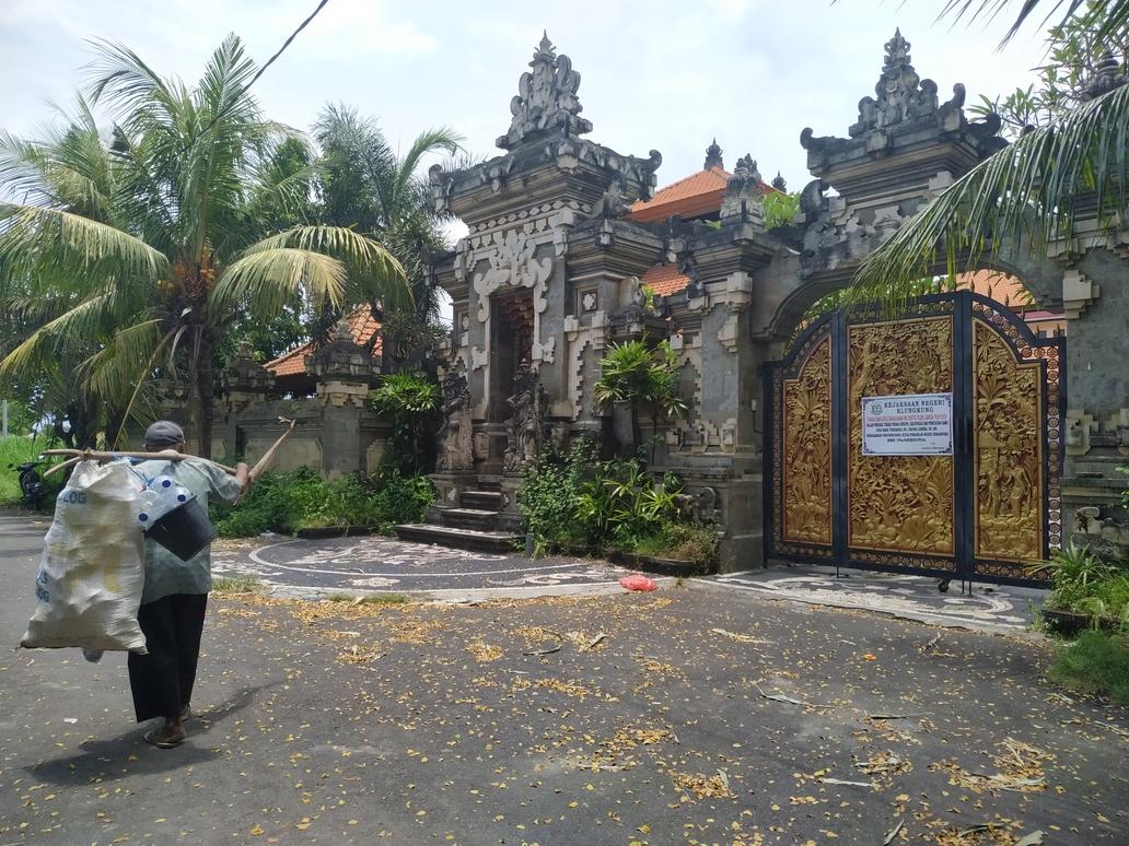 Puri-Cempaka-di-Bypass-Ida-Bagus-Mantra-Gunaksa-yang-menjadi-aset-sitaan-Kejari-Klungkung.jpg