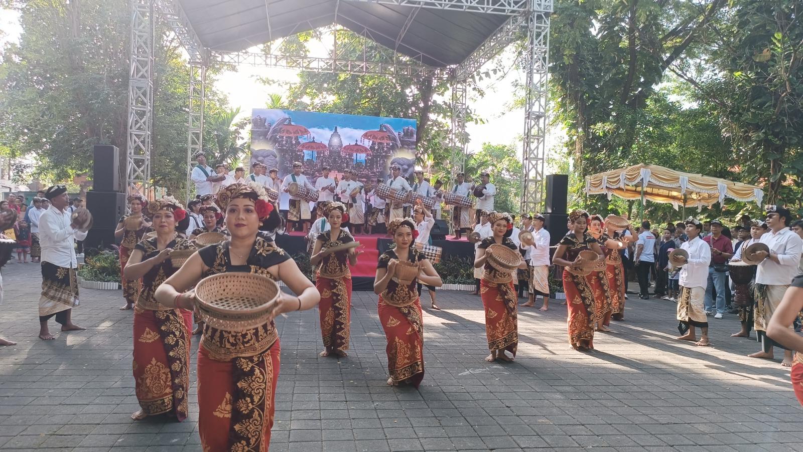Tepis Isu, Perayaan Hari Buruh di Denpasar Dimeriahkan Pentas Budaya Kolosal hingga Zumba