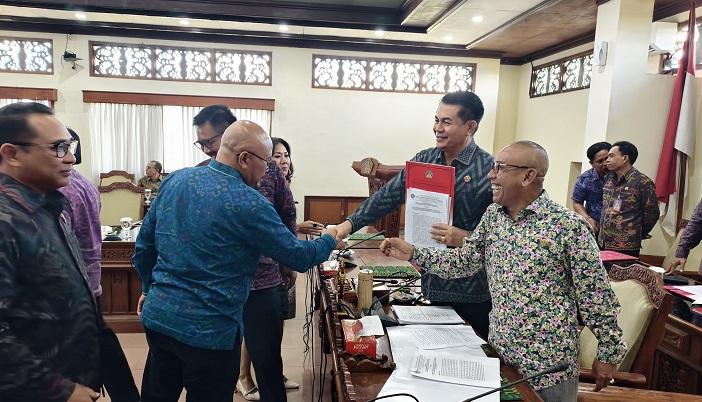 Rapat-Pimpinan-Pansus-TRAP-DPRD-Bali-dalam-rangka-penyerahan-dua1.jpg