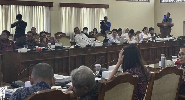 Rapat-dengar-pendapat-RDP-kedua-Pendalaman-Materi-Permasalahan-Tukar-Guling.jpg
