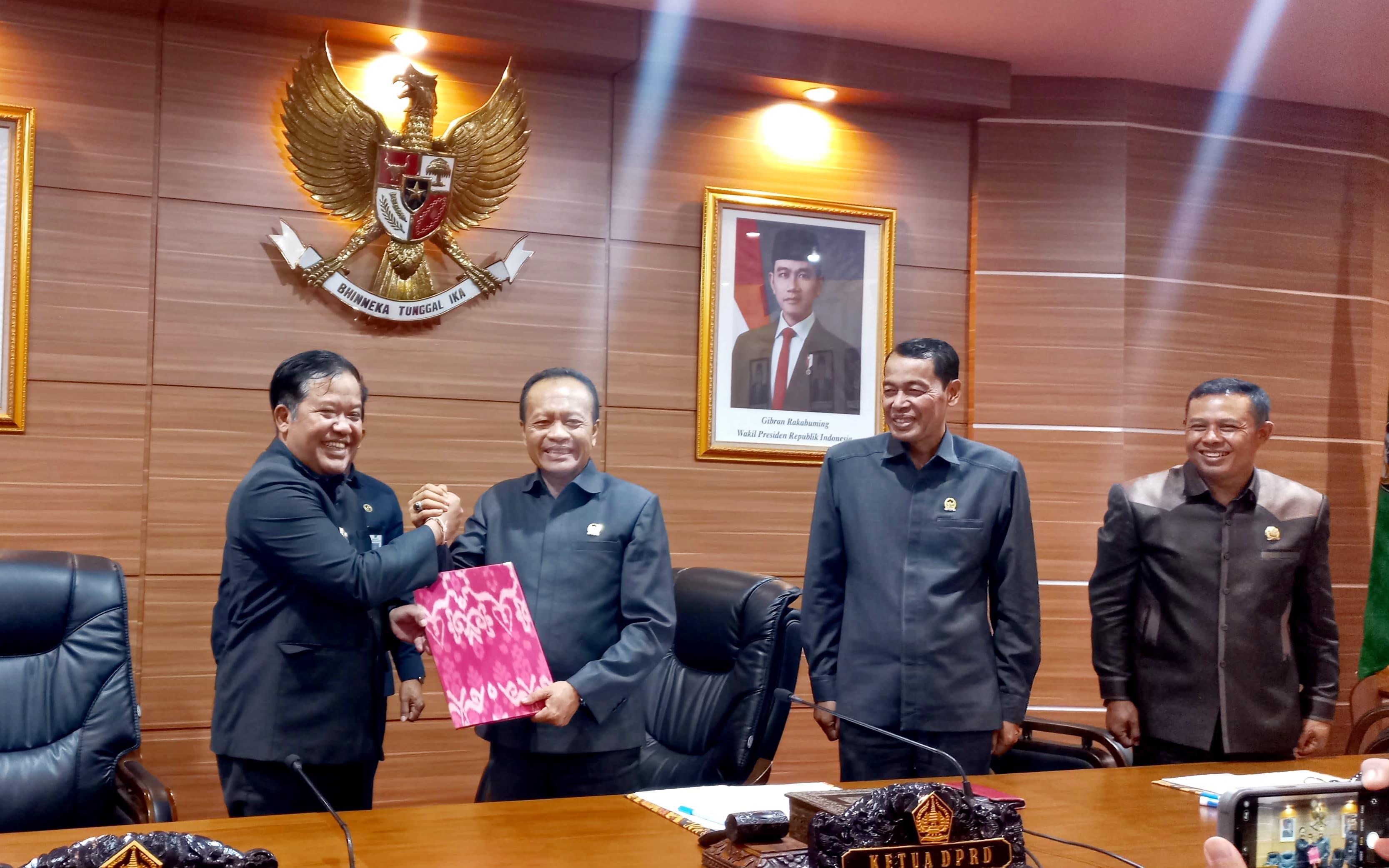Rapat-paripurna-Ketua-DPRD-Bangli-I-Ketut-Suastika-bersama-Bupati-Bangli.jpg