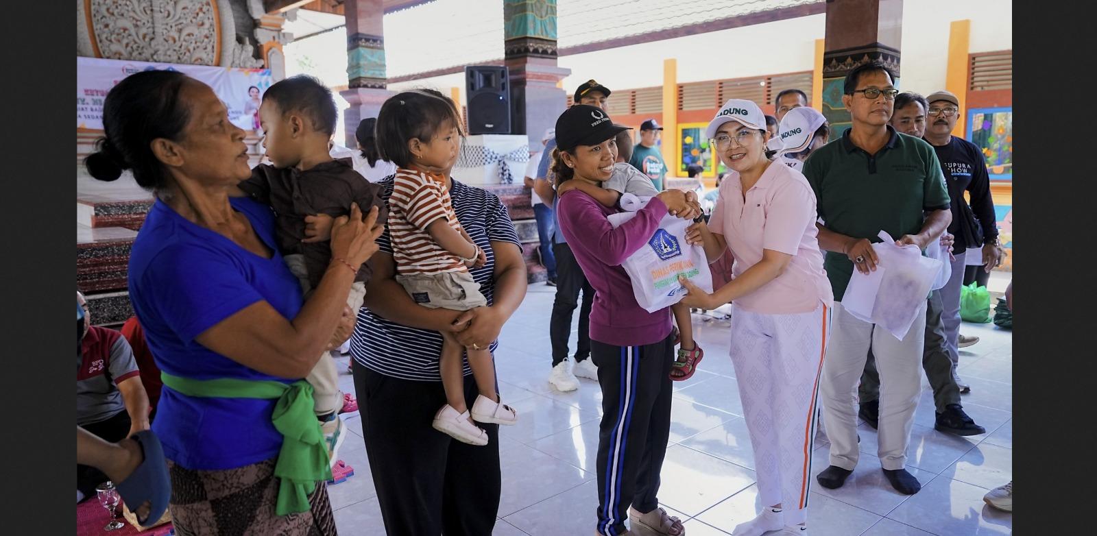 Rasniathi-Adi-Arnawa-Pimpin-Aksi-Badung-Peduli-Di-Desa-Sedang.jpg