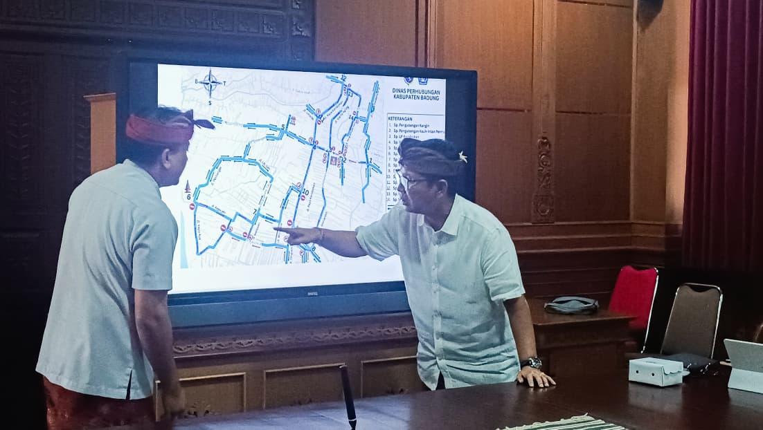 Rekayasa-Lalin-di-Kerobokan-Bupati-Instruksikan-Penguatan-Infrastruktur-dan-Evaluasi-Berkelanjutan.jpg