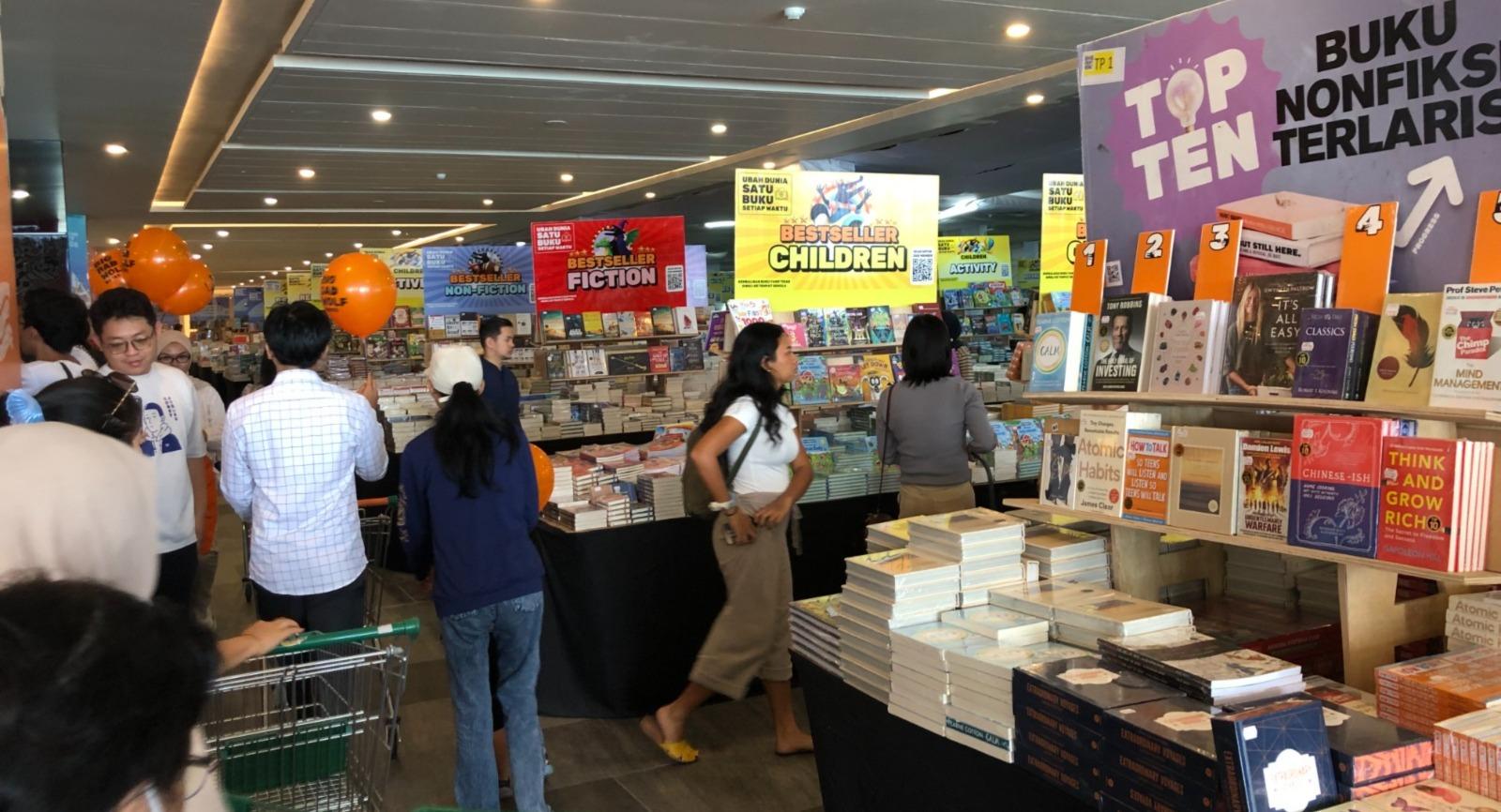 Rela Antre Sejak Pagi, Pengunjung Bazar BBW Bali 2026 Datang Bawa Koper untuk Borong Buku
