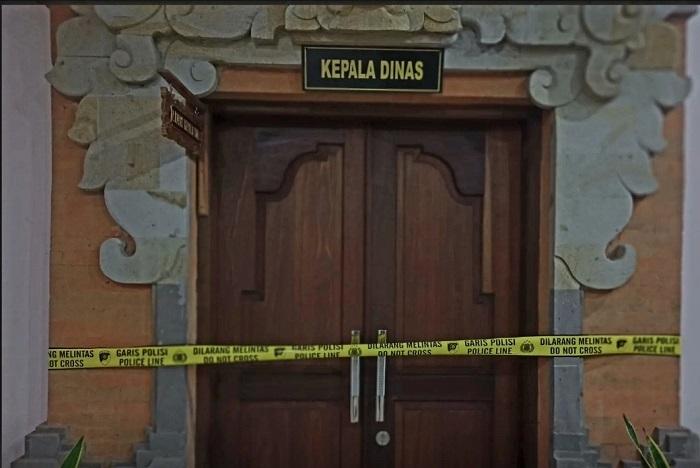 Ruang-kepala-dinas-di-Badung-dipasangi-police-line.jpg