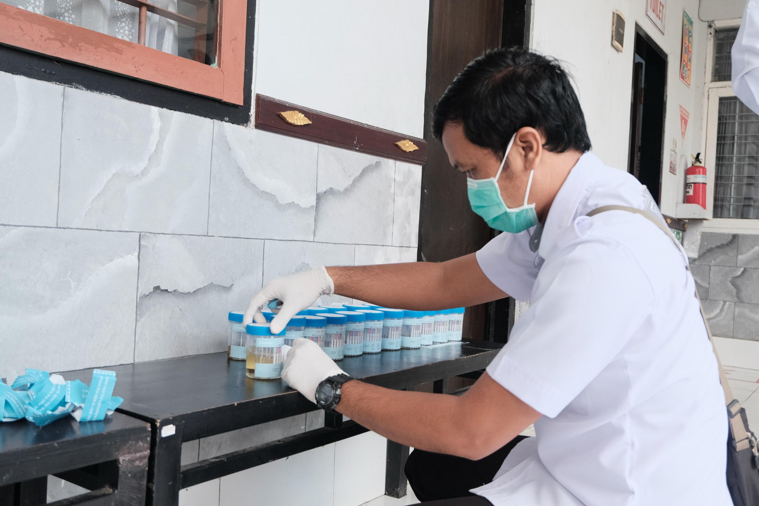 Rutan-Bangli-menggelar-test-urin-pada-napi-dan-petugas-Rabu-9-Juli-2025.jpg