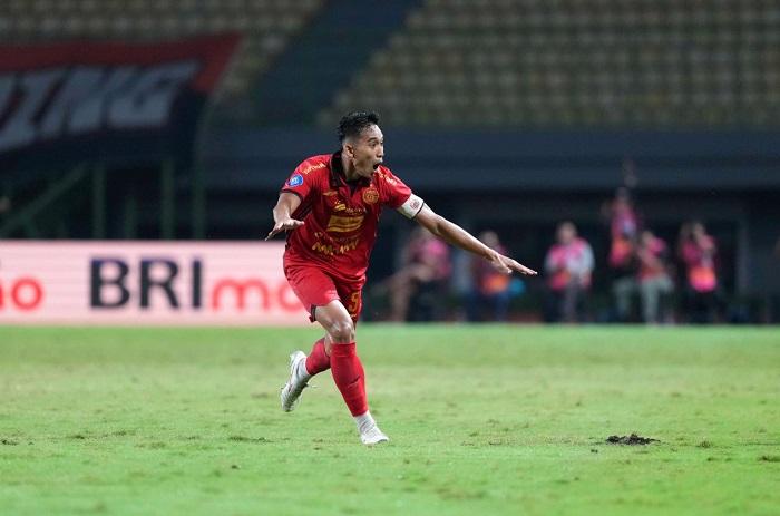 SELEBRASI-Bek-Persija-Jakarta-Rizky-Ridho-saat-melakukan-selebrasi.jpg