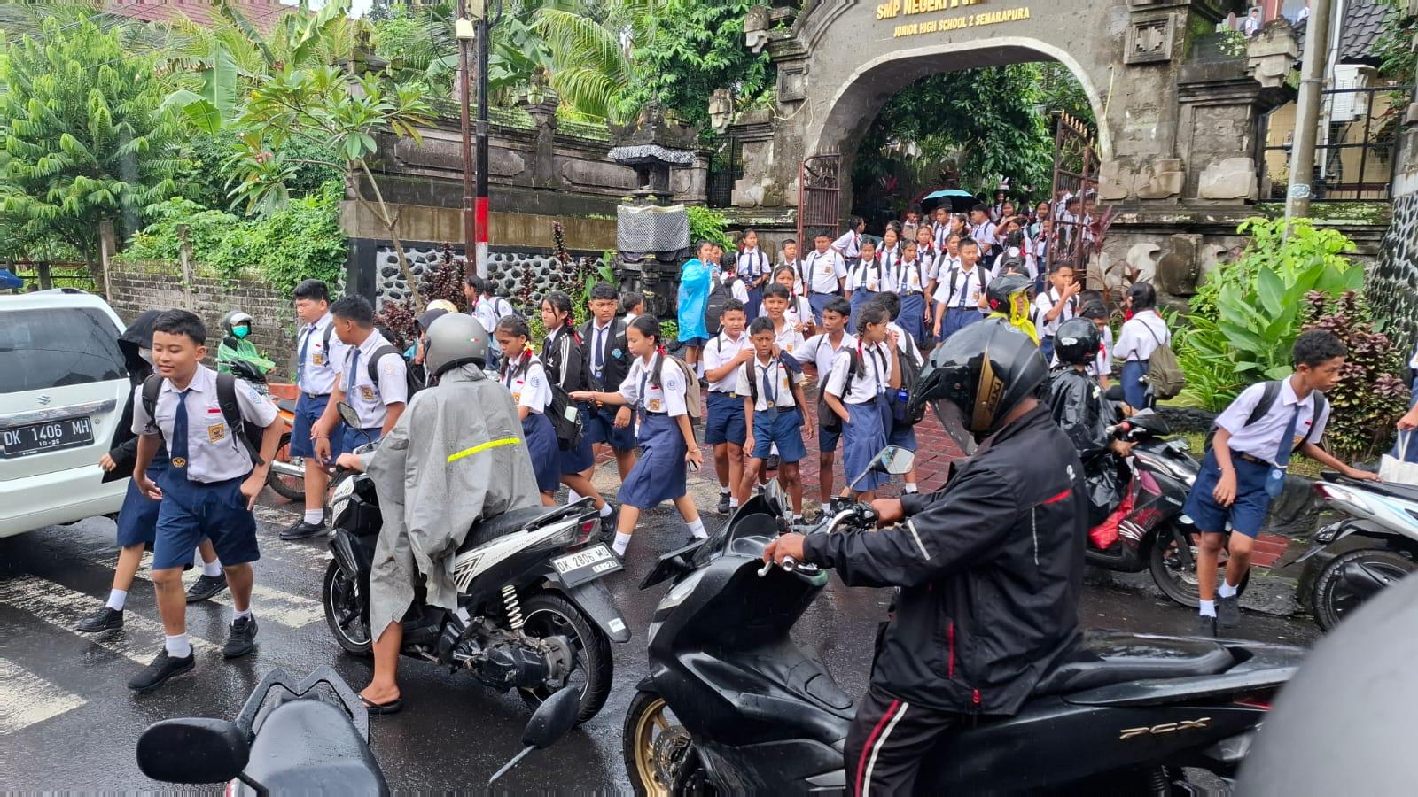 SPMB-2025-di-Klungkung-Bali-Bulan-Juni-dan-Juli-Tidak-Bisa-Lagi-Titip-Nama-Anak-di-KK-Orang-Lain.jpg