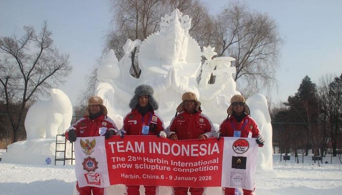 Salah-satu-anggota-Delegasi-Indonesia-di-Kompetisi-Patung-Salju-Internasional-Harbin-2026.jpg