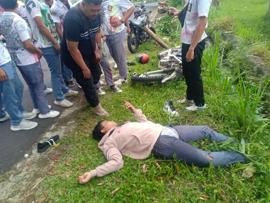 Salah-satu-siswa-saat-alami-kecelakaan-di-Jalan-Raya-Nungnung-Petang-pada-Jumat-5-Mei-2023.jpg