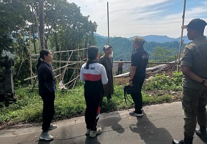 Satpol-PP-Kabupaten-Klungkung-melakukan-sidak-ke-lokasi-pembangunan-villa.jpg
