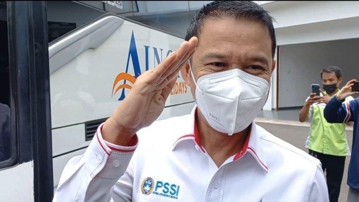 Sekjen-PSSI-Yunus-Nusi-saat-ditanyai-wartawan.jpg