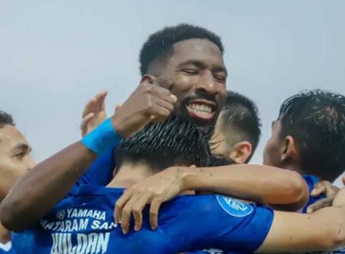 Selebrasi-pemain-PSIS-Semarang-di-Liga-1-20242025.jpg