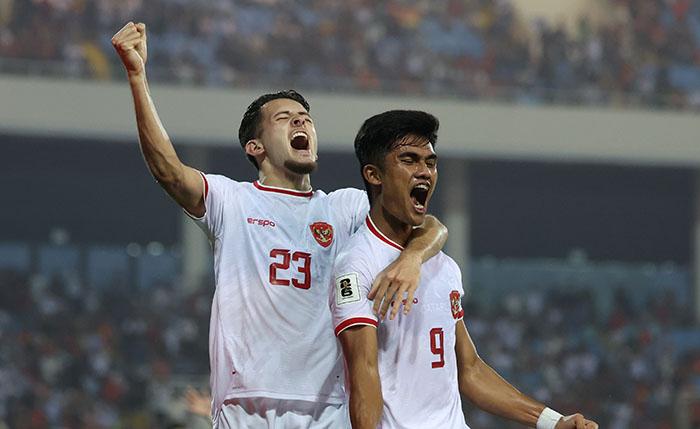 Selebrasi-pemain-Timnas-U23-Indonesia-Justin-Hubner-kiri-dan-Ramadhan-Sananta.jpg
