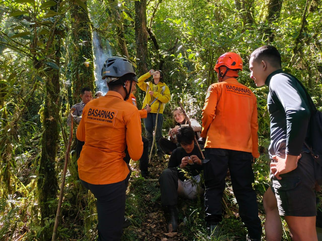 Sempat-Tersesat-di-Gunung-Batukaru-Tabanan-Bali-3-Pendaki-Ditemukan-Selamat.jpg