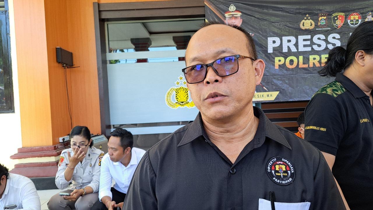 Nenek 59 Tahun Dibacok Tetangga, Motif Tersinggung Ucapan Korban, Pelaku Diamankan Polsek Sukasada