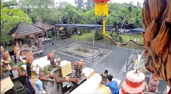 Seorang-laki-laki-berusia-remaja-terekam-kamera-CCTV-melakukan-pencurian.jpg