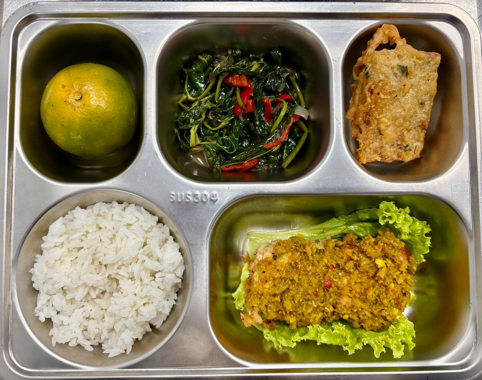 Menu MBG di SMPN 6 Singaraja, Jumat 9 Januari 2026. Setelah Libur Seminggu, MBG di Buleleng Mulai Beroperasi, Ayam Betutu Jadi Menu di SMPN 6 Singaraja