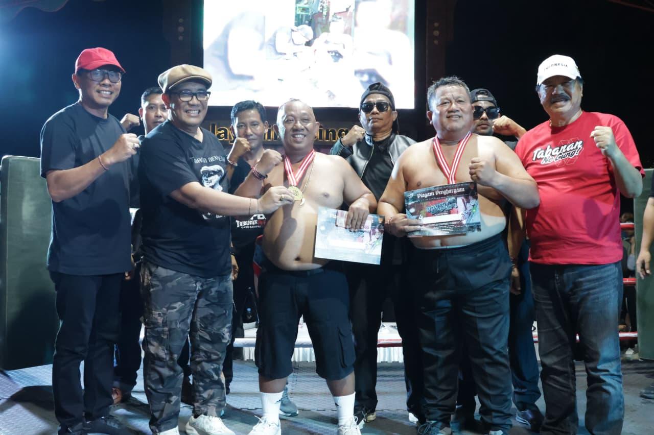 Singasana-Boxing-Kadis-di-Tabanan-Bali-Jadi-Ayam-Bupati-dan-Wakil-Bupati.jpg