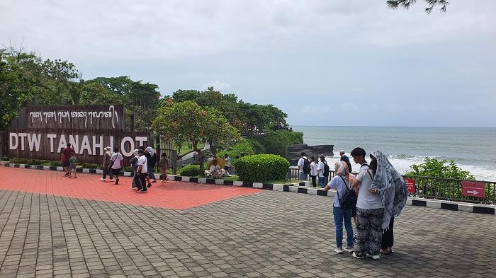 Situasi-kunjungan-di-DTW-Tanah-Lot-123.jpg