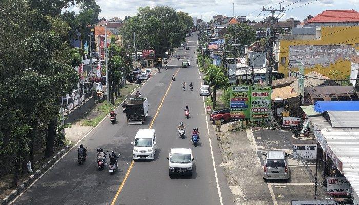 Situasi-lalu-lintas-di-Jalan-Bypass-Soekarno-Tabanan-Selasa-4-April-2023.jpg