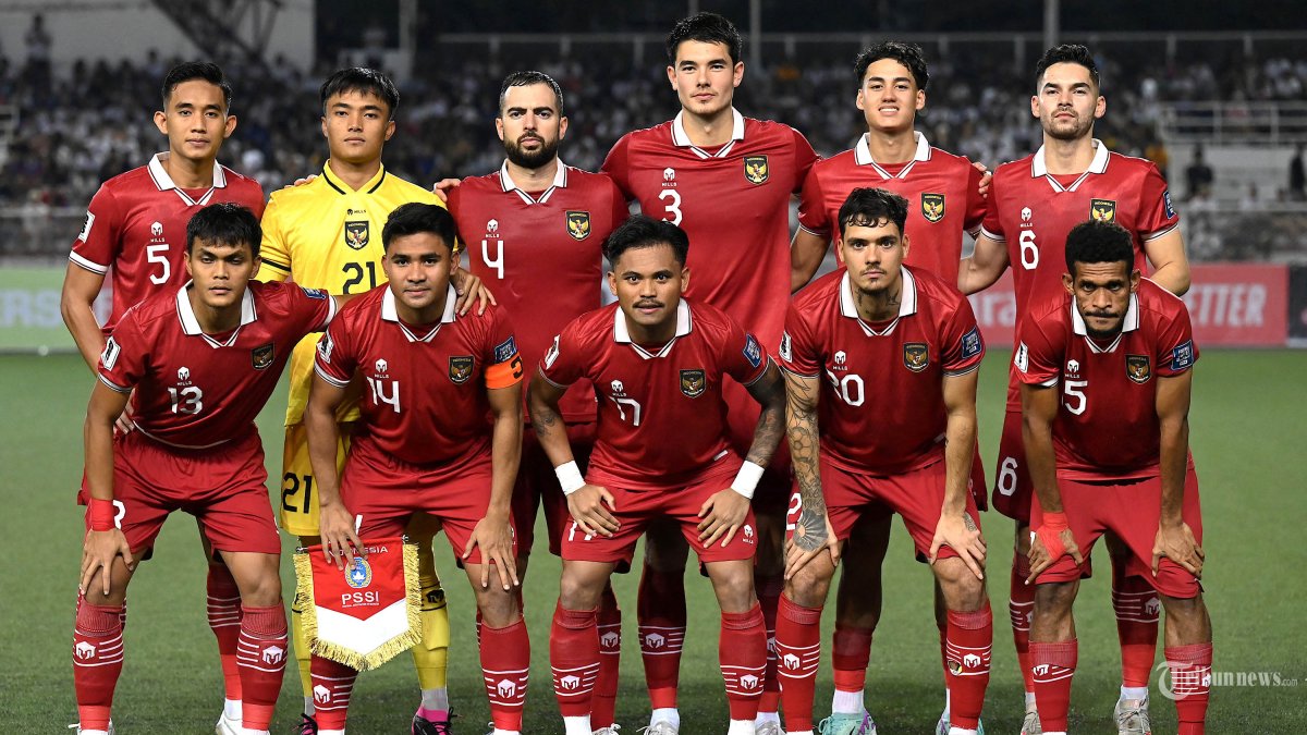 Skuad-Timnas-Indonesia-berfoto-sebelum-dimulainya-pertandingan-sepak-bola.jpg