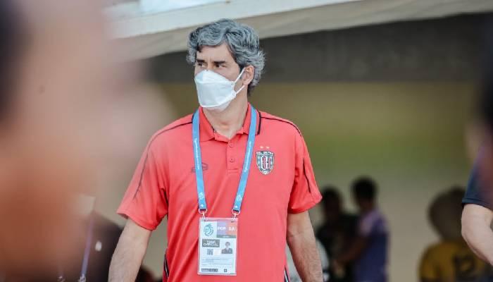 Stefano-Cugurra-atau-Coach-Teco-saat-jadi-pelatih-Bali-United.jpg