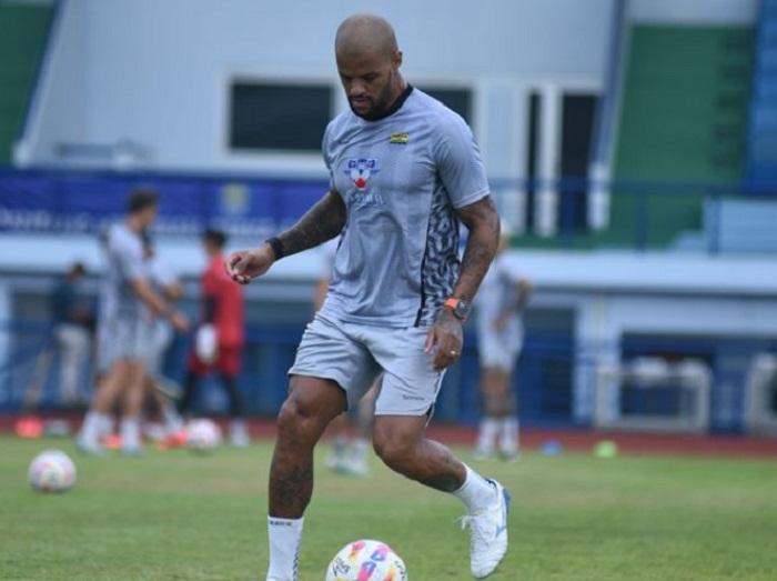 Stiriker-David-da-Silva-sudah-bergabung-latihan-bersama-skuad-Persib-Bandung.jpg