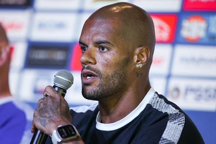 Striker-David-da-Silva-memberikan-keterangan-pers-saat-menggelar-sesi-tanya-jawab.jpg