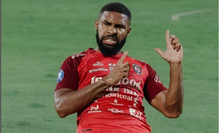 Striker-Jefferson-de-Assis-melakukan-seleberasi-usai-cetak-gol-bagi-Bali-United.jpg