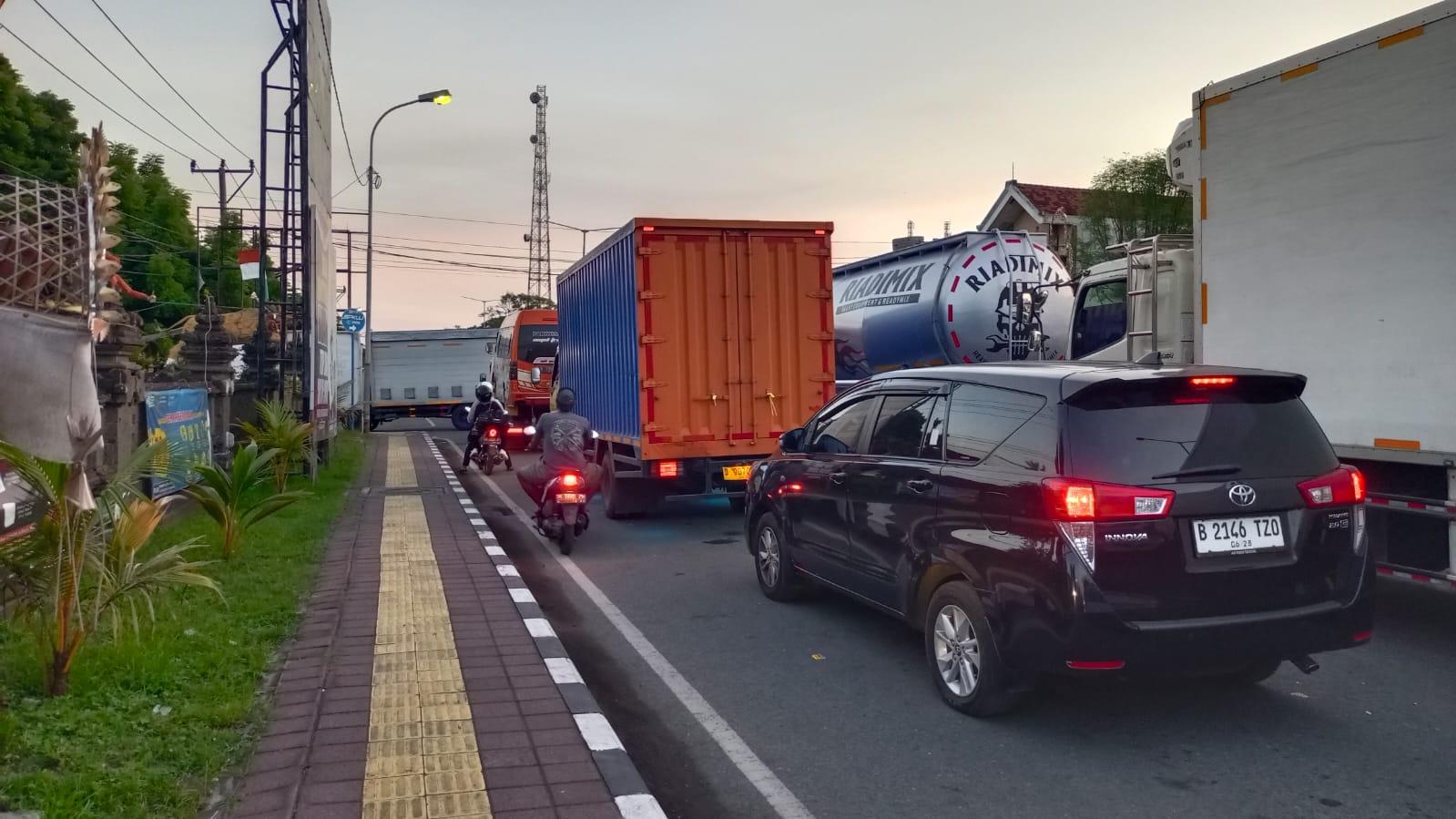 Jelang Lebaran, Jalur Menuju Pelabuhan Gilimanuk Bali Mulai Padat, Sempat Macet Hingga Tugu Cekik
