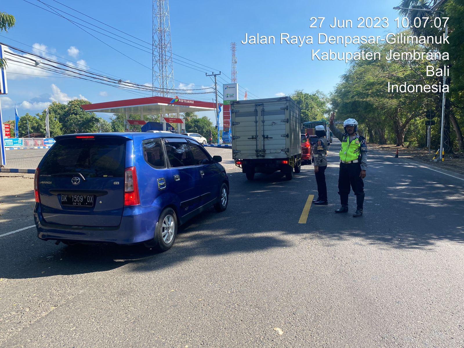 Suasana-antrian-kendaraan-yang-hendak-menuju-Pelabuhan-Gilimanuk-Jembrana.jpg