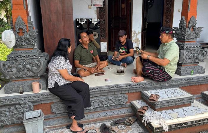 Suasana-di-rumah-duka-pasca-adanya-informasi-seorang-siswa-magang-meninggal-58.jpg