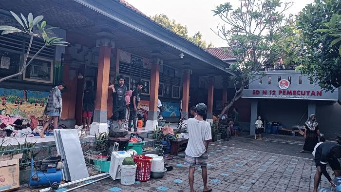 Suasana-pengungsian-di-SDN-12-Pemecutan-Denpasar-47.jpg