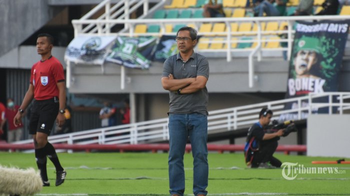Tunjuk Uston Nawawi, Ini Dalih Persebaya Surabaya Istirahatkan Aji Santoso sebagai Pelatih Bajul Ijo