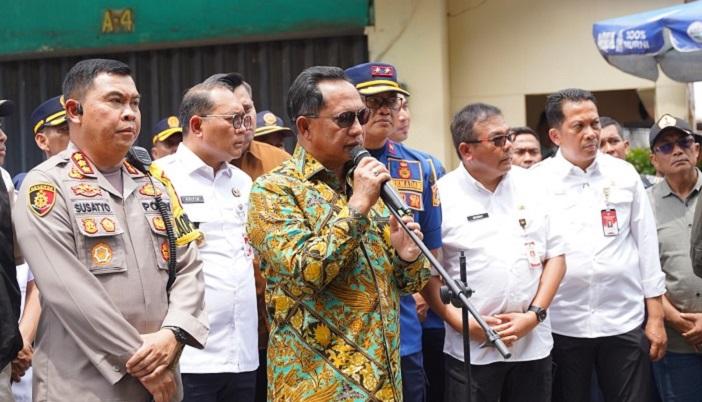 TINJAU-LOKASI-Mendagri-Tito-Karnavian-usai-meninjau-lokasi-kebakaran-gedung.jpg