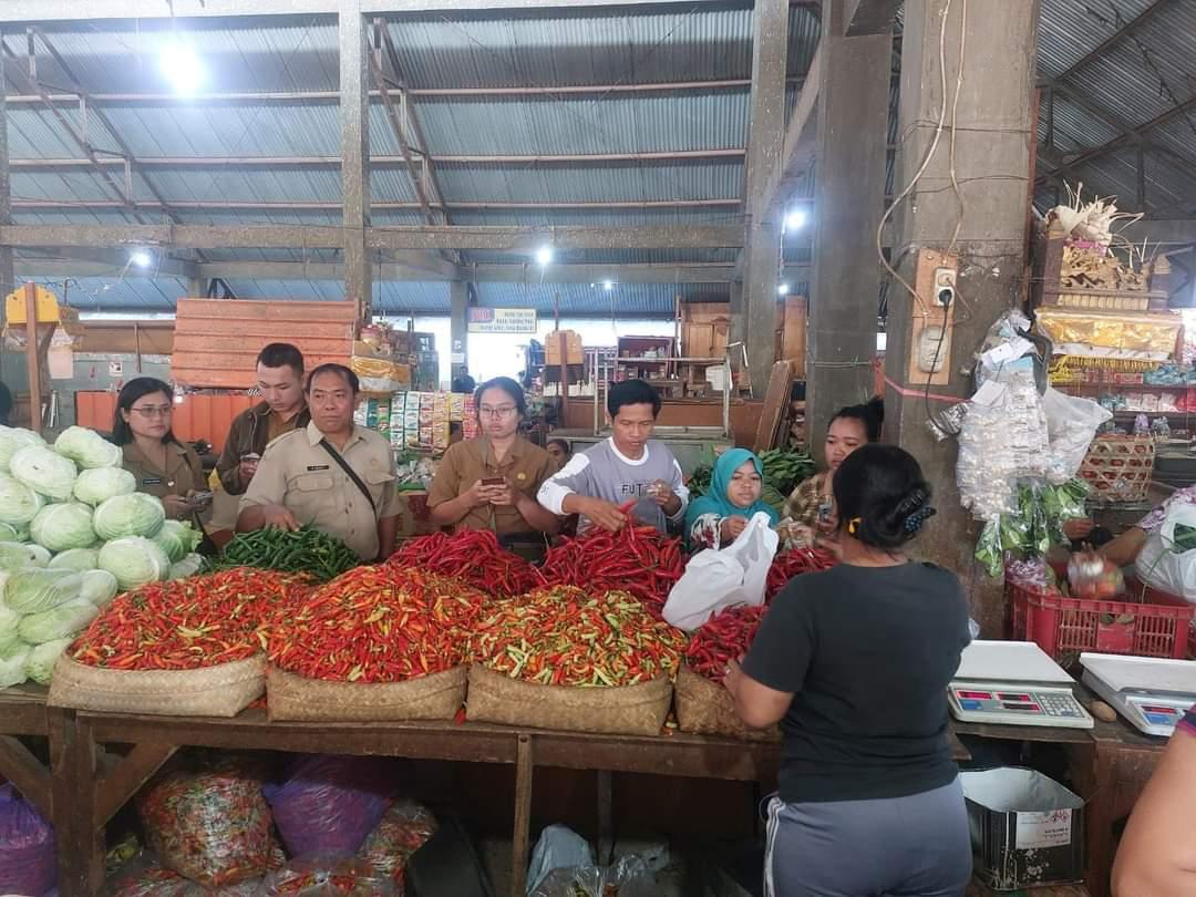 TPID-Buleleng-saat-melakukan-pengecekan-harga-di-pasar.jpg