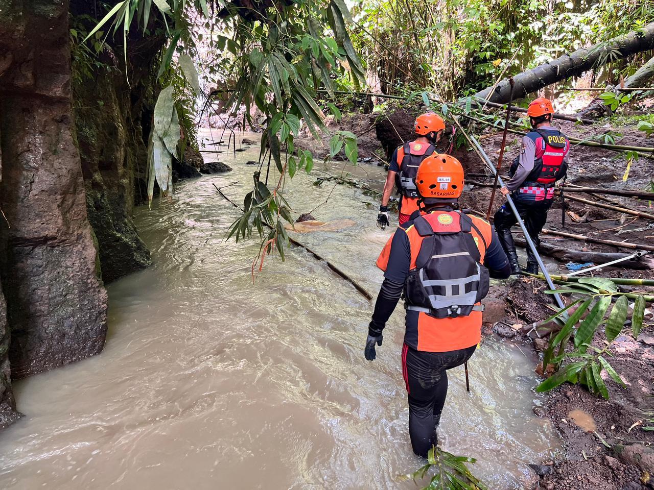 Tim-SAR-Gabungan-melakukan-pencarian-dua-korban-hanyut-ac.jpg