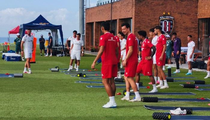 John Herdman Siap Eliminasi Pemain yang Gagal Fisik, Bakal Ada Game Internal Tim Merah vs Tim Putih - Tribun-bali.com